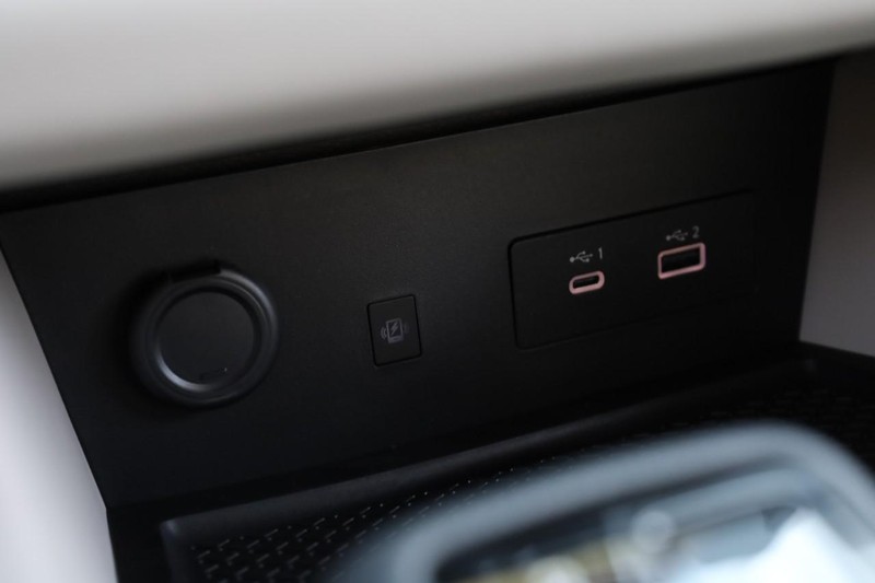 Nissan Pathfinder Vehicle Full-screen Gallery Image 17