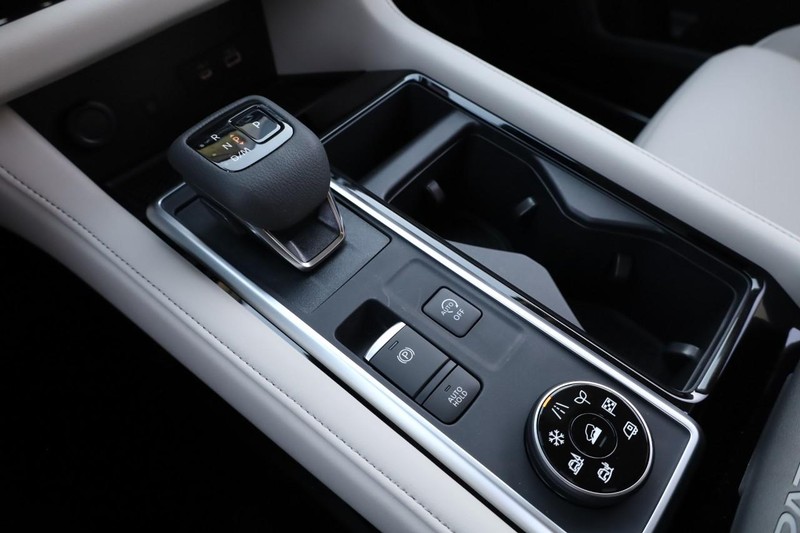 Nissan Pathfinder Vehicle Full-screen Gallery Image 18