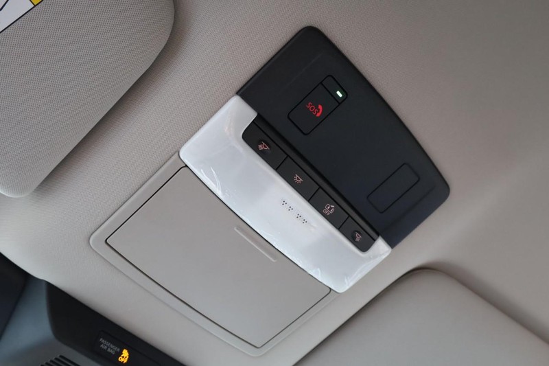 Nissan Pathfinder Vehicle Full-screen Gallery Image 19