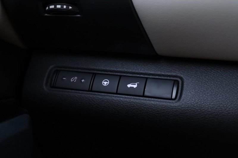 Nissan Pathfinder Vehicle Full-screen Gallery Image 21