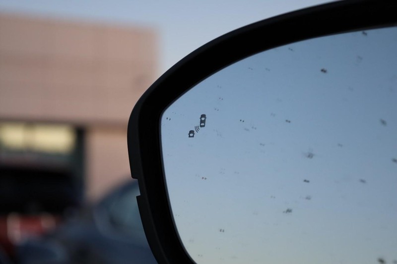 Nissan Pathfinder Vehicle Full-screen Gallery Image 22