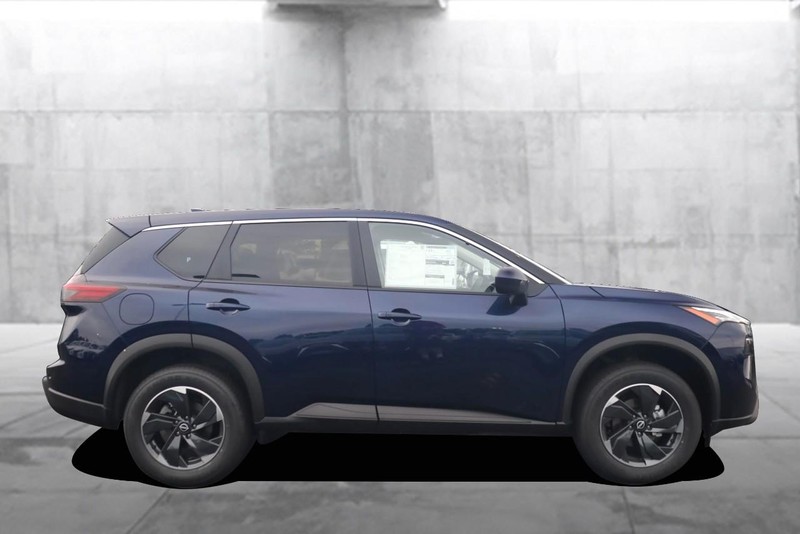 Nissan Rogue Vehicle Full-screen Gallery Image 5