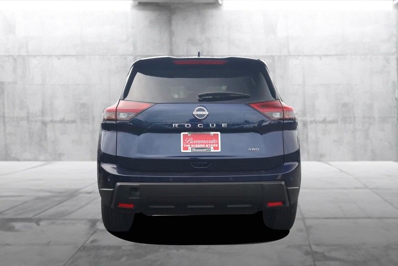 Nissan Rogue Vehicle Full-screen Gallery Image 6