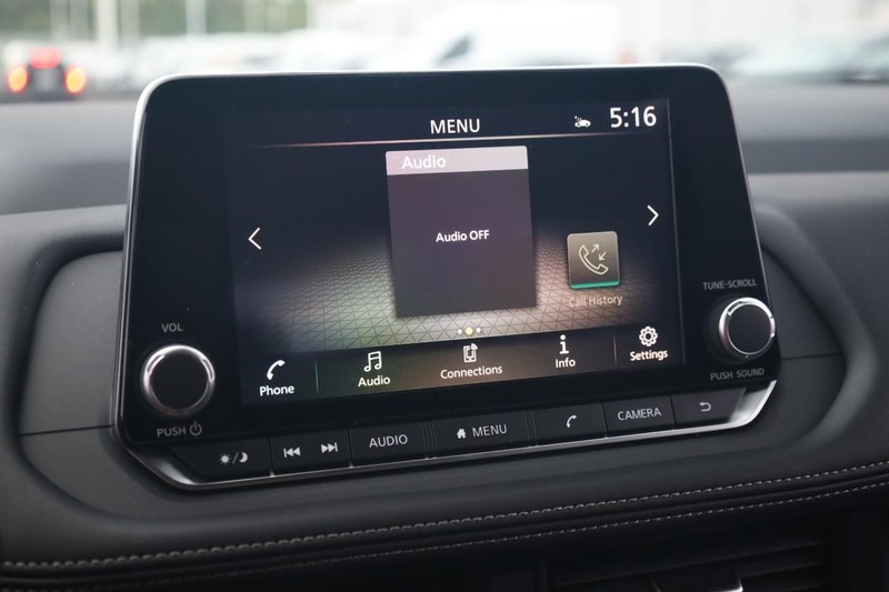 Nissan Rogue Vehicle Full-screen Gallery Image 11