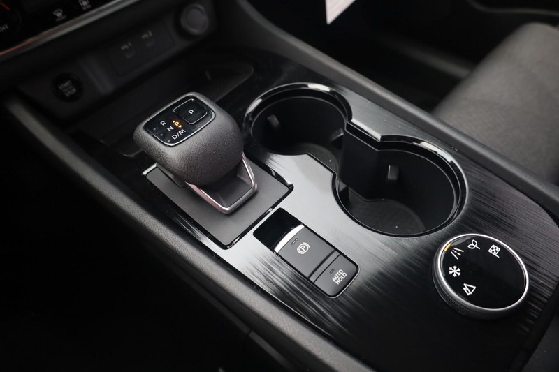 Nissan Rogue Vehicle Full-screen Gallery Image 15