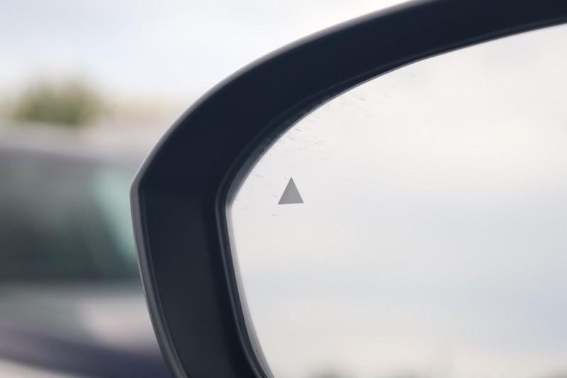 Nissan Rogue Vehicle Full-screen Gallery Image 19