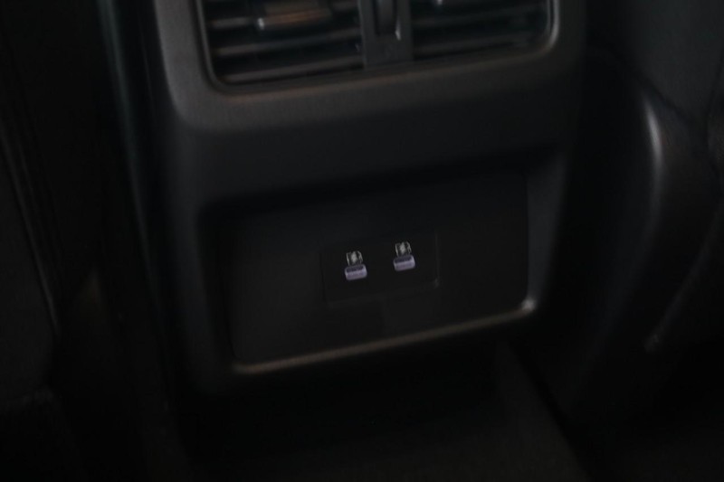 Nissan Rogue Vehicle Full-screen Gallery Image 21