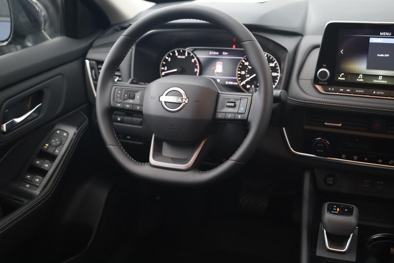 Nissan Rogue Vehicle Full-screen Gallery Image 23