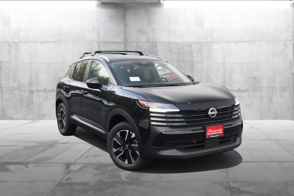 Nissan Kicks Vehicle Image 02