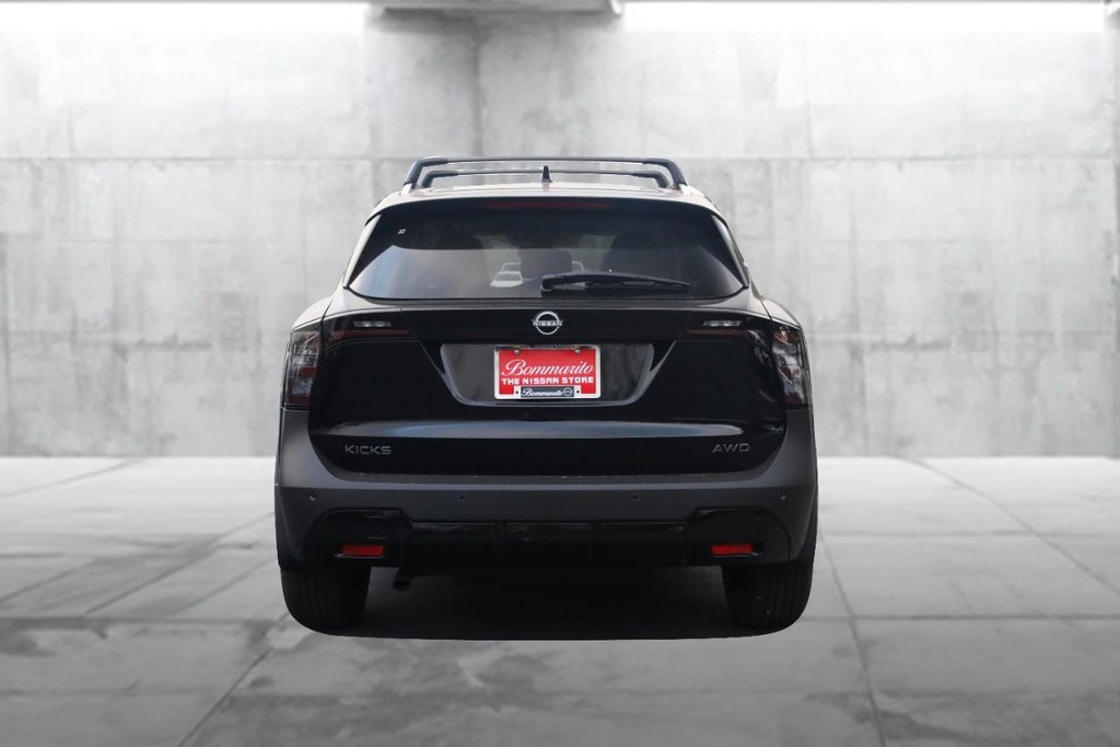 Nissan Kicks Vehicle Image 06