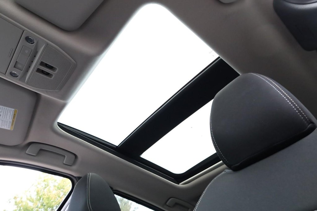 Nissan Kicks Vehicle Image 09