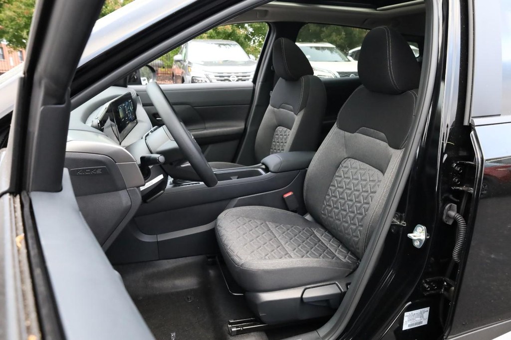 Nissan Kicks Vehicle Image 10