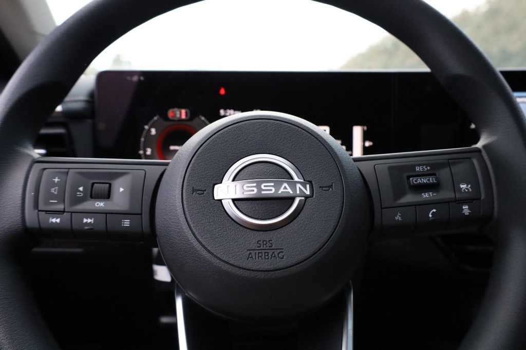 Nissan Kicks Vehicle Image 11