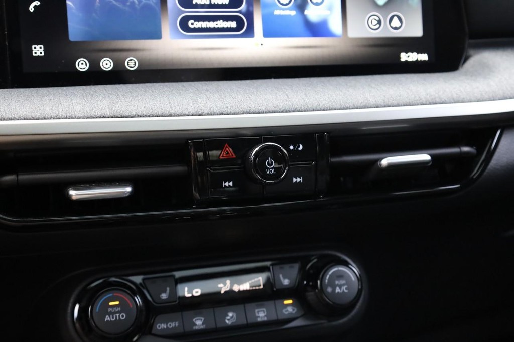 Nissan Kicks Vehicle Image 15