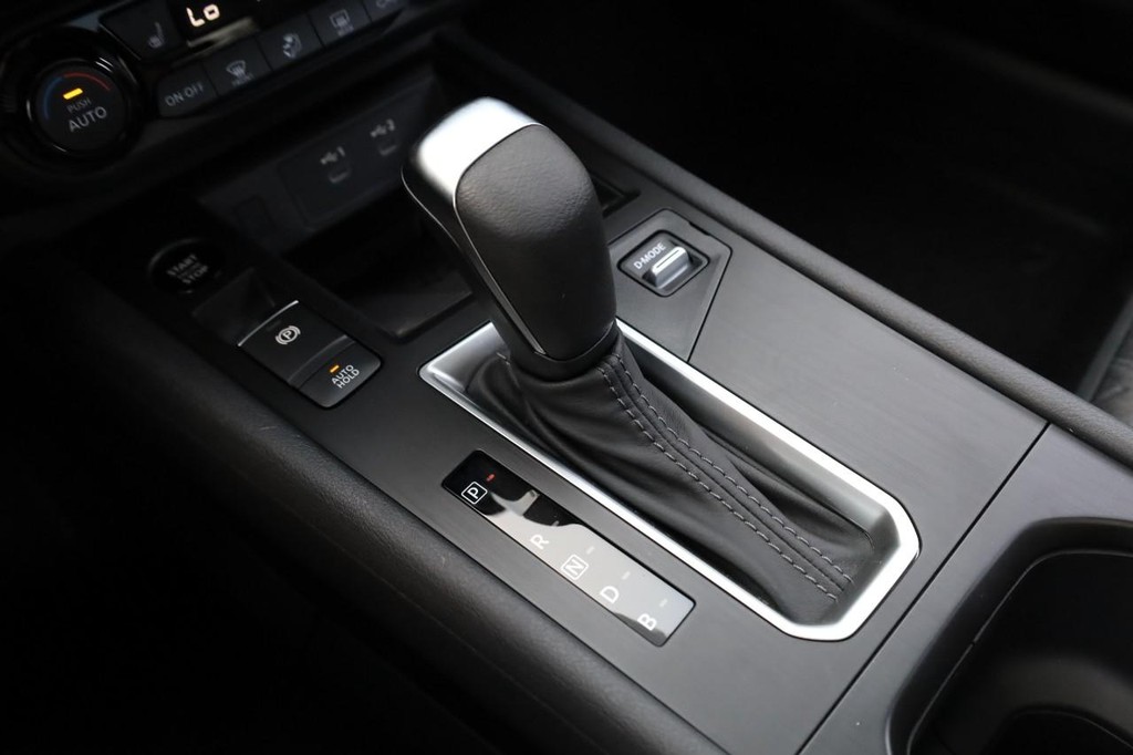 Nissan Kicks Vehicle Image 18