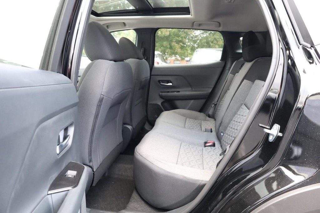 Nissan Kicks Vehicle Image 22