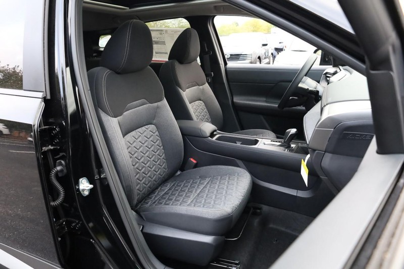 Nissan Kicks Vehicle Image 25