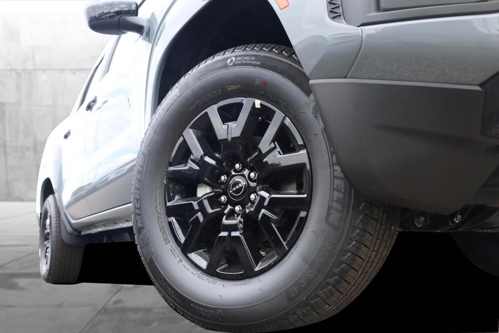 Nissan Frontier Vehicle Image 03