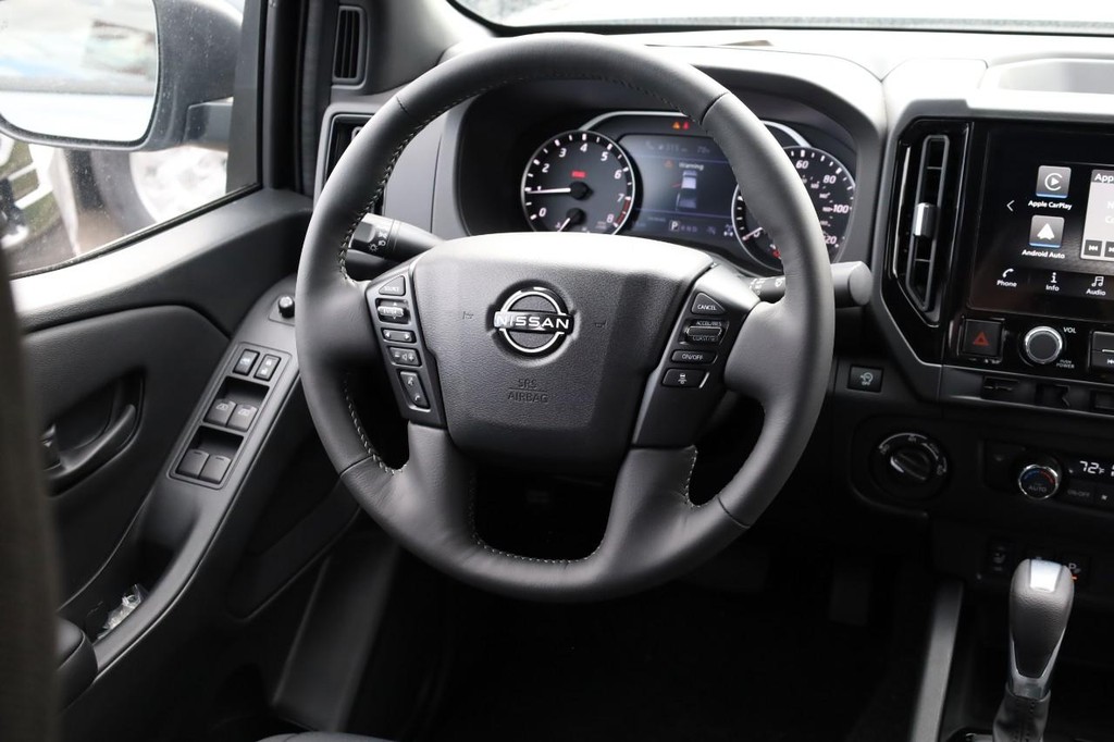 Nissan Frontier Vehicle Image 23