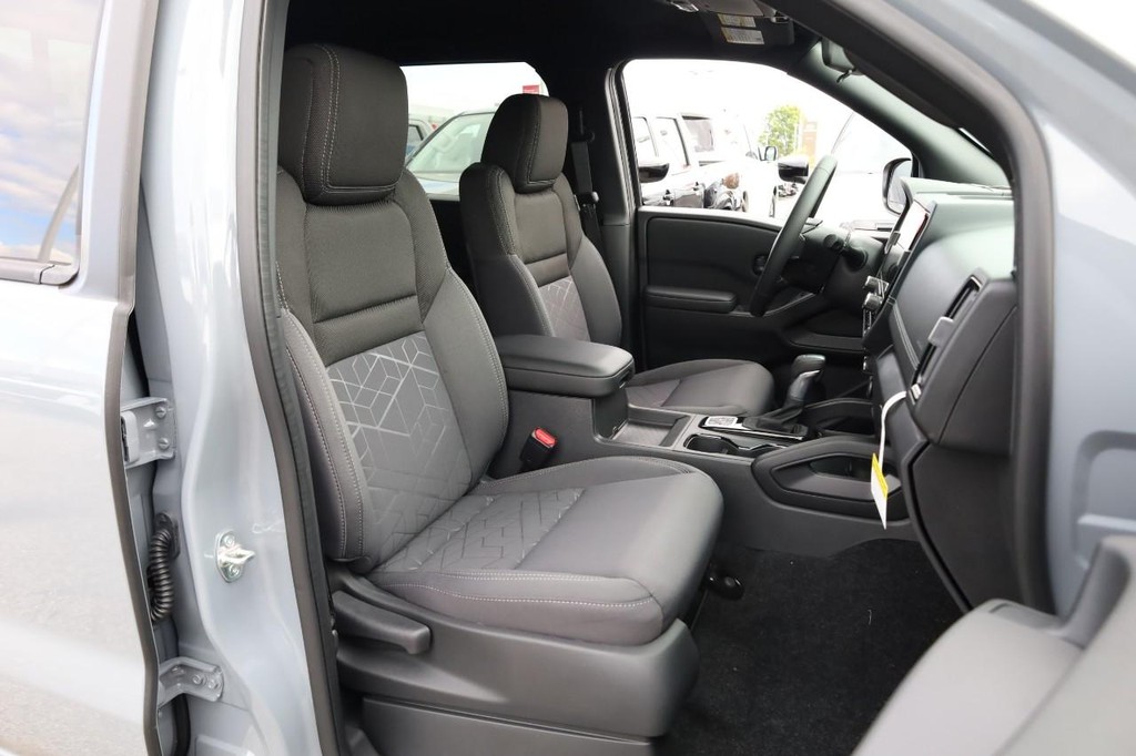 Nissan Frontier Vehicle Image 24