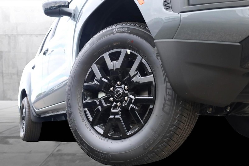 Nissan Frontier Vehicle Image 03