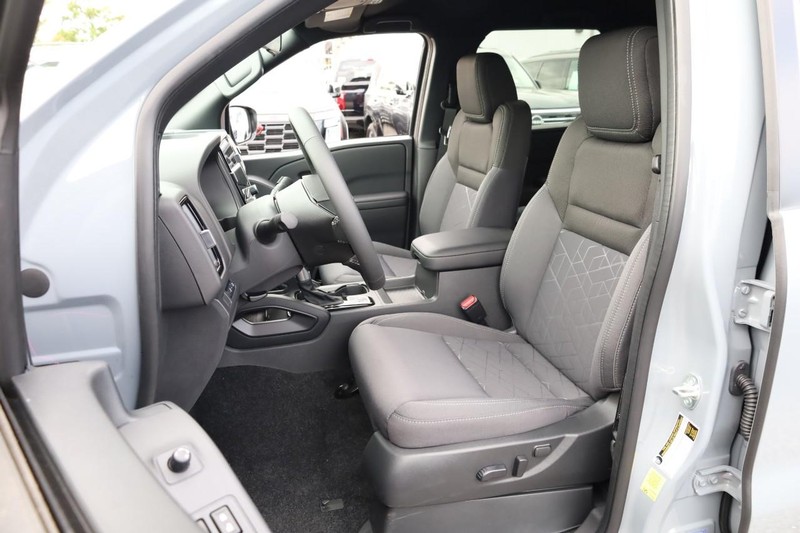 Nissan Frontier Vehicle Image 08