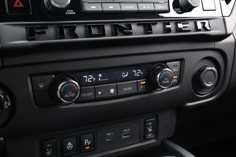 Nissan Frontier Vehicle Image 13