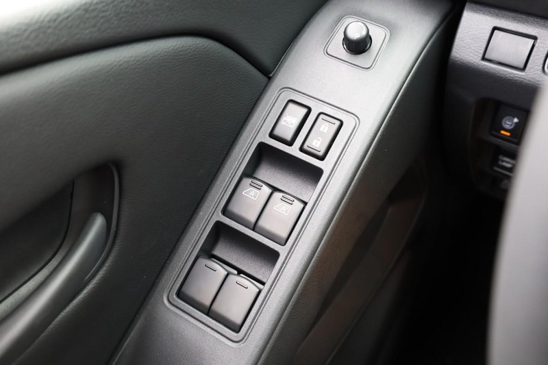 Nissan Frontier Vehicle Image 17