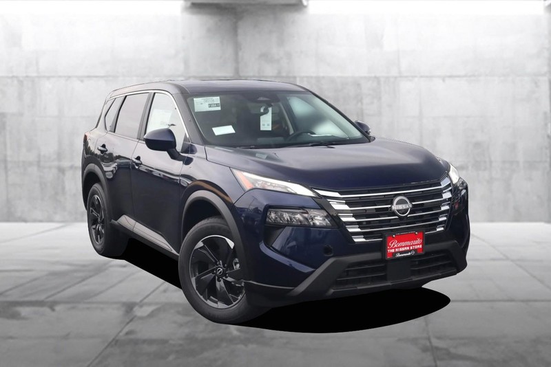 Nissan Rogue Vehicle Full-screen Gallery Image 2