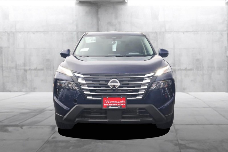 Nissan Rogue Vehicle Full-screen Gallery Image 4