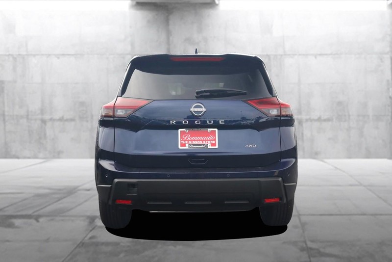 Nissan Rogue Vehicle Full-screen Gallery Image 6