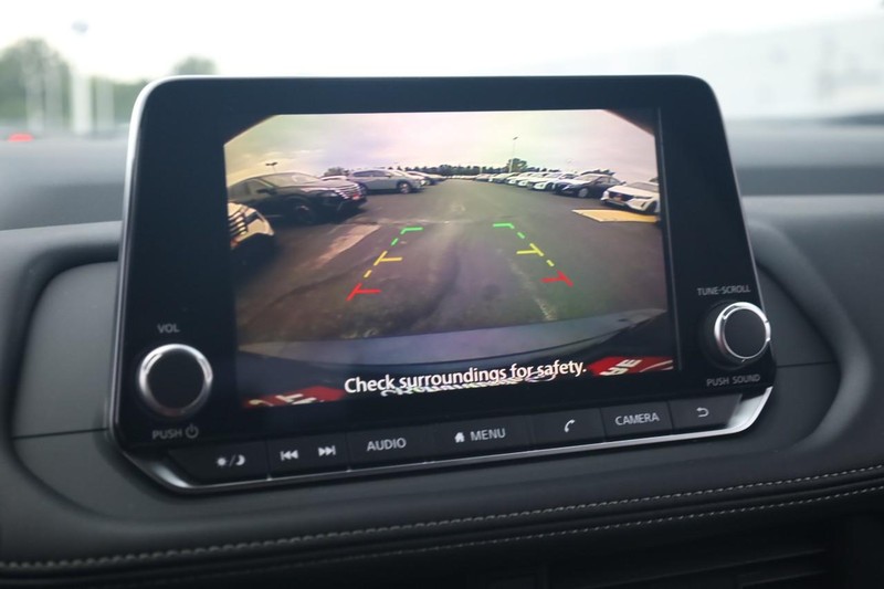 Nissan Rogue Vehicle Full-screen Gallery Image 12