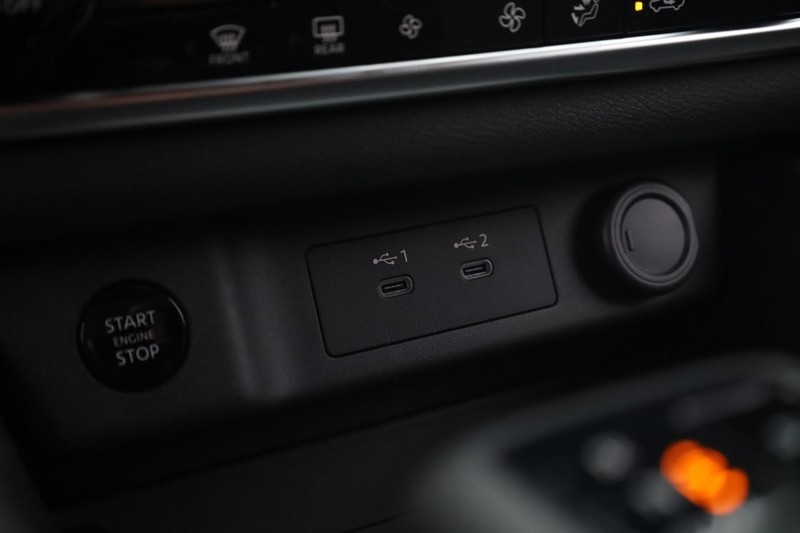 Nissan Rogue Vehicle Full-screen Gallery Image 14