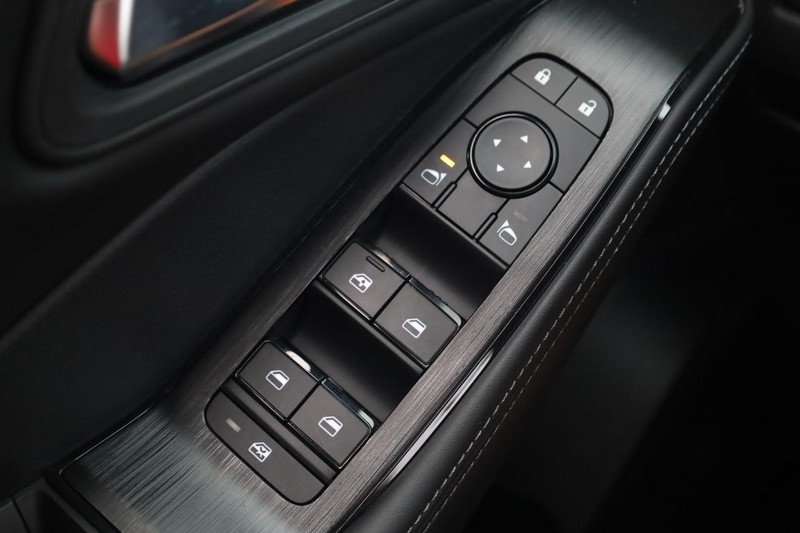 Nissan Rogue Vehicle Full-screen Gallery Image 17