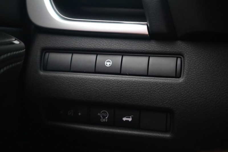 Nissan Rogue Vehicle Full-screen Gallery Image 18