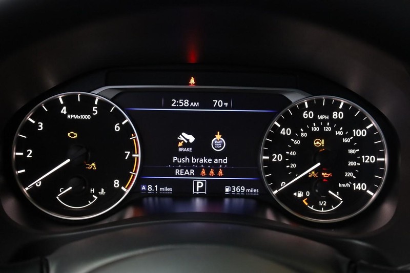 Nissan Altima Vehicle Full-screen Gallery Image 11