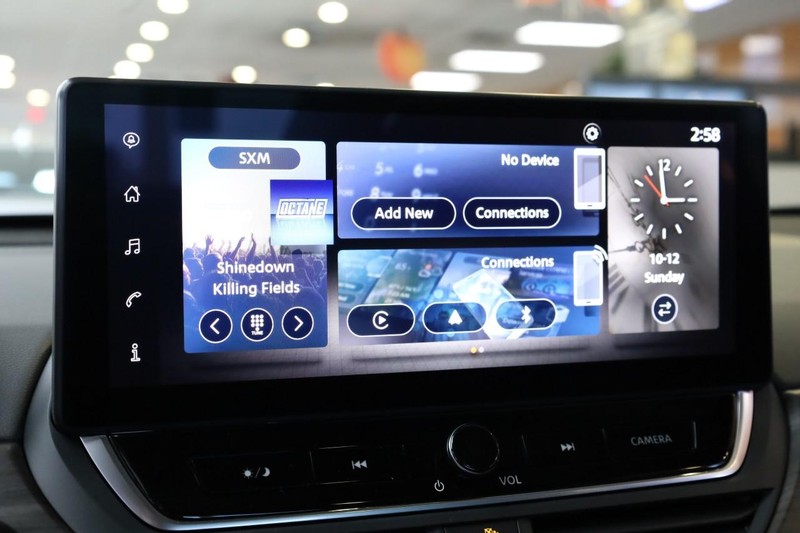 Nissan Altima Vehicle Full-screen Gallery Image 12