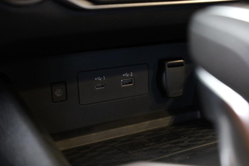 Nissan Altima Vehicle Full-screen Gallery Image 14