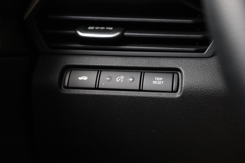 Nissan Altima Vehicle Full-screen Gallery Image 18