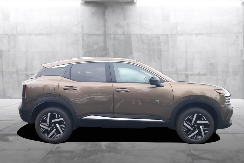 Nissan Kicks Vehicle Full-screen Gallery Image 5