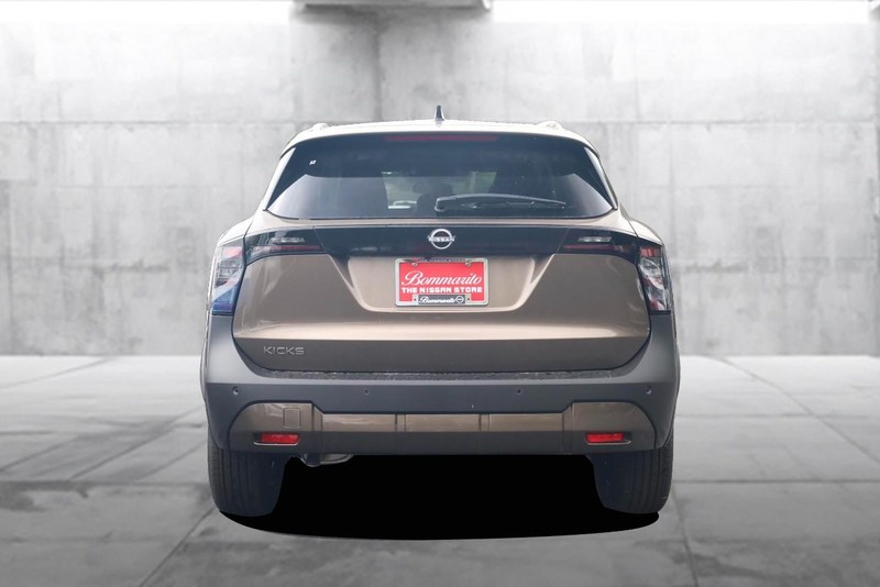 Nissan Kicks Vehicle Full-screen Gallery Image 6