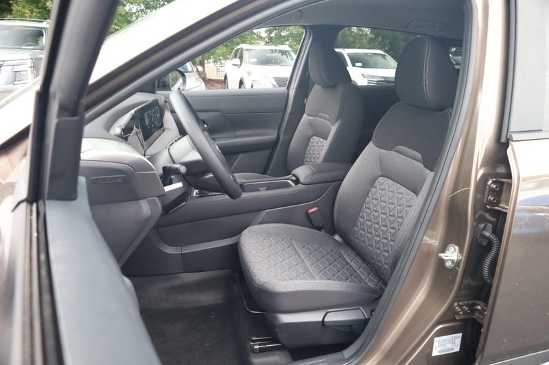 Nissan Kicks Vehicle Full-screen Gallery Image 8