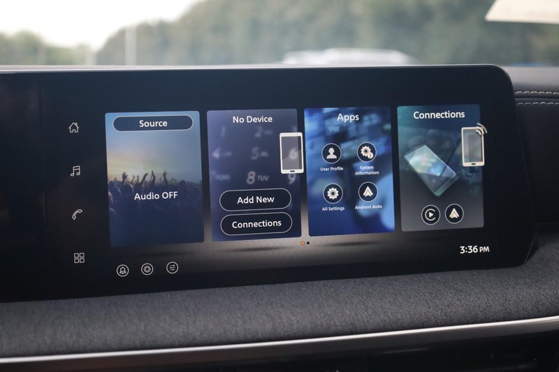 Nissan Kicks Vehicle Full-screen Gallery Image 11