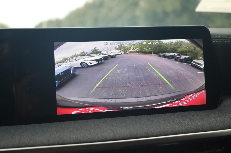 Nissan Kicks Vehicle Full-screen Gallery Image 12