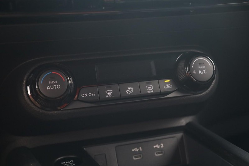 Nissan Kicks Vehicle Full-screen Gallery Image 14