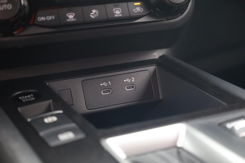 Nissan Kicks Vehicle Full-screen Gallery Image 15