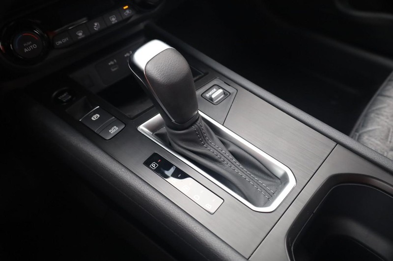 Nissan Kicks Vehicle Full-screen Gallery Image 16