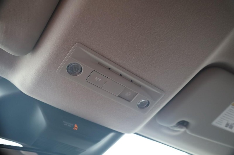 Nissan Kicks Vehicle Full-screen Gallery Image 17