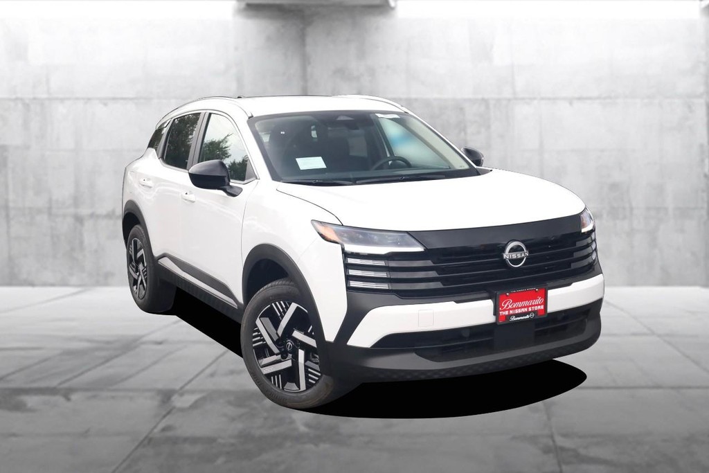 Nissan Kicks Vehicle Image 02