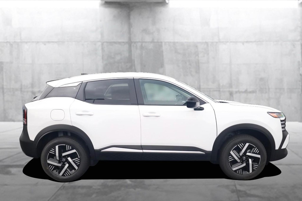 Nissan Kicks Vehicle Image 05